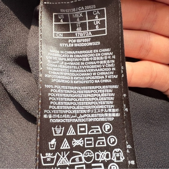 GUESS Women's Scarlett Ditsy Floral Print Bowtie Romper Jumpsuit Sz 4 Y2K - Picture 16 of 16